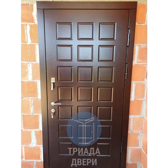 недорогая дверь из стали с отделкой мдф на дачу - фото 1