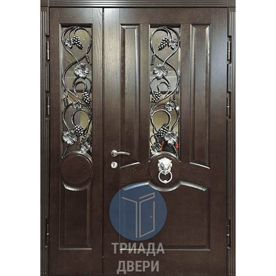двустворчатая металлическая дверь с массивом дерева и ковкой
