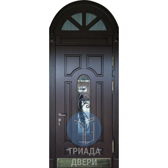 арочная дверь с мдф отделкой и коваными элементами