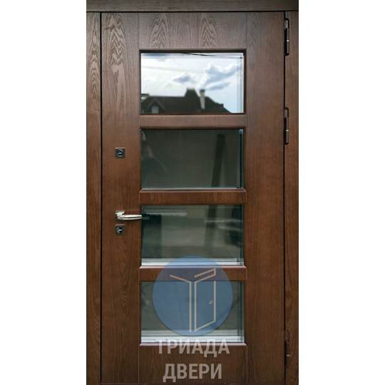 входная трехконтурная дверь в загородный дом