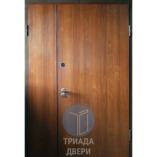 тамбурная металлическая дверь с отделкой ламинат