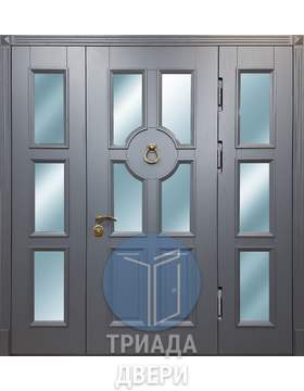 тамбурная дверь с боковыми вставками со стеклом и ручкой-стучалкой