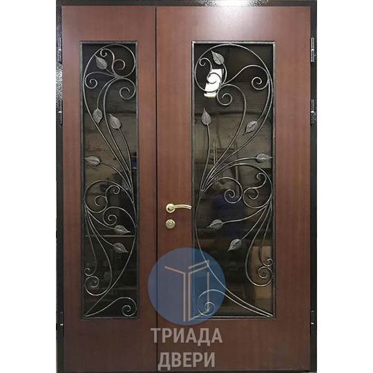 стальная парадная дверь в тамбур с отделкой ламинат и ковкой