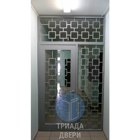 тамбурная решетчатая дверь с нитроэмалевым окрасом