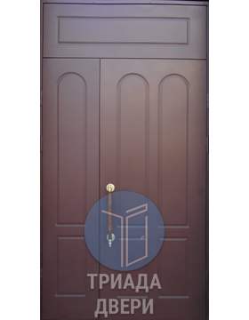 парадная двустворчатая дверь в подъезд