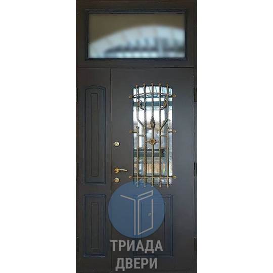 парадная дверь с фрамугой в коттедж