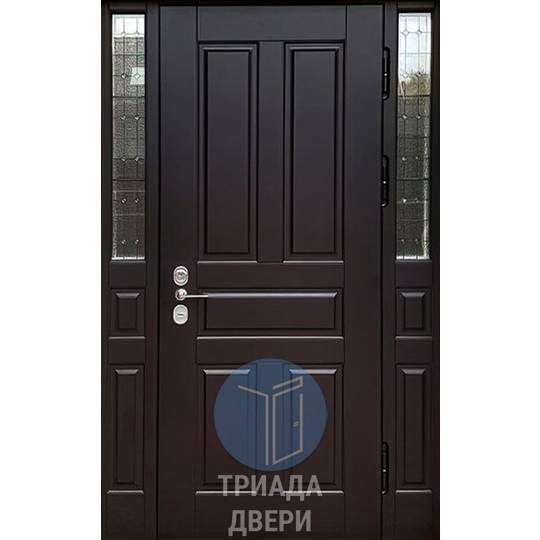 парадная дверь в коттедж с боковыми вставками