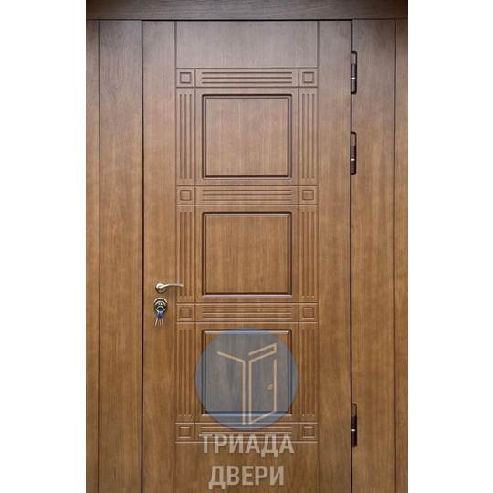 уличная трехконтурная дверь с боковыми вставками и мдф отделкой