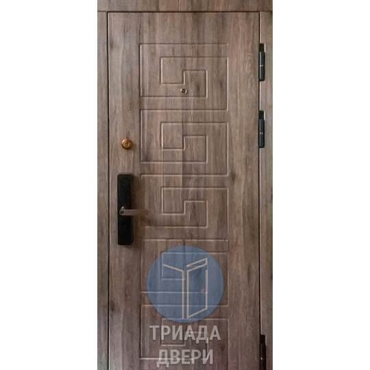 трехконтурная дверь со светлым мдф