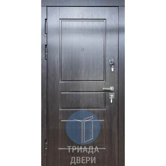 металлическая дверь в квартиру с темным мдф
