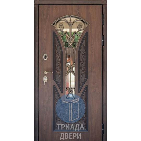 металлическая трехконтурная дверь в загородный дом